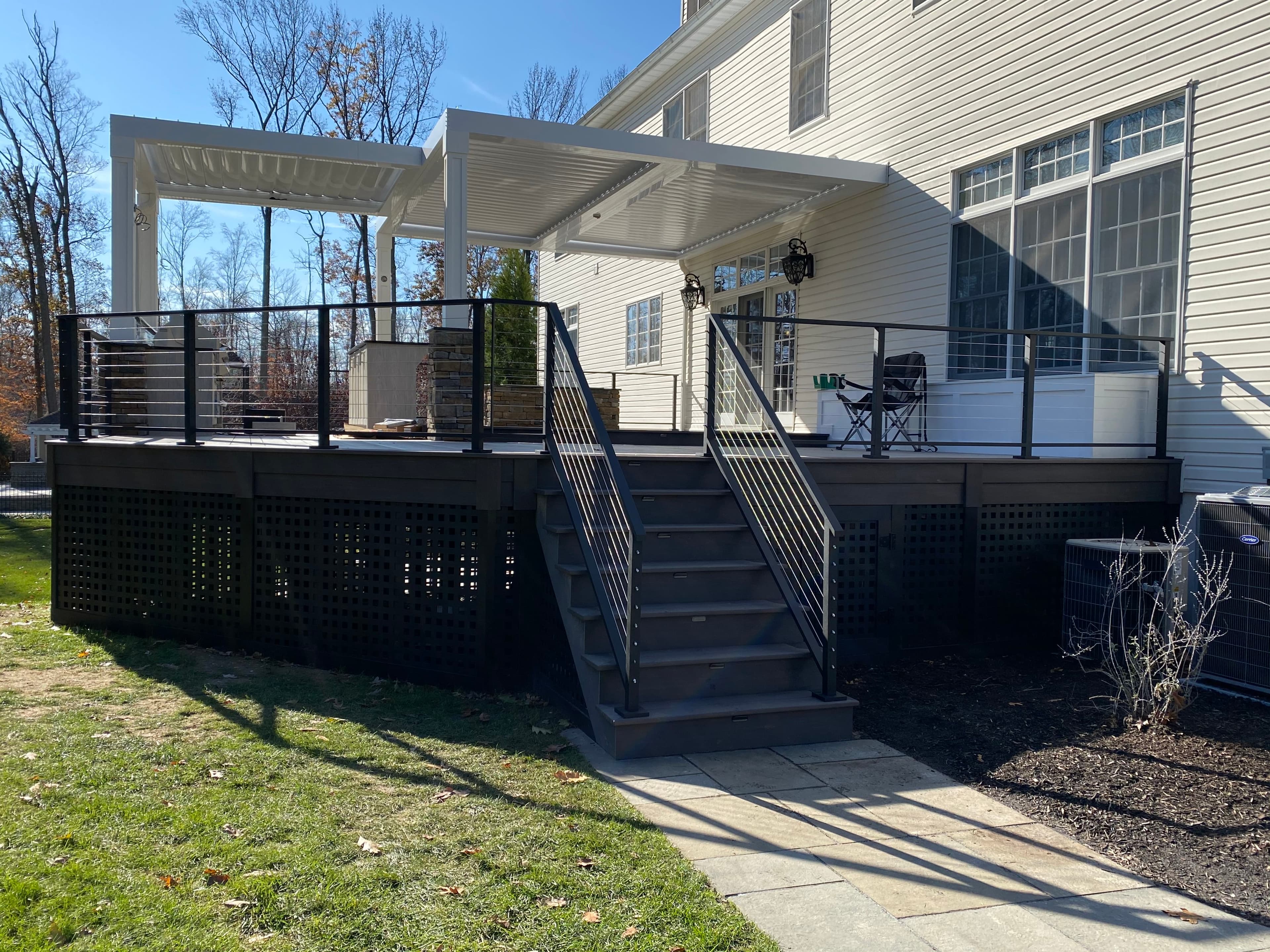 Cable railing poolside